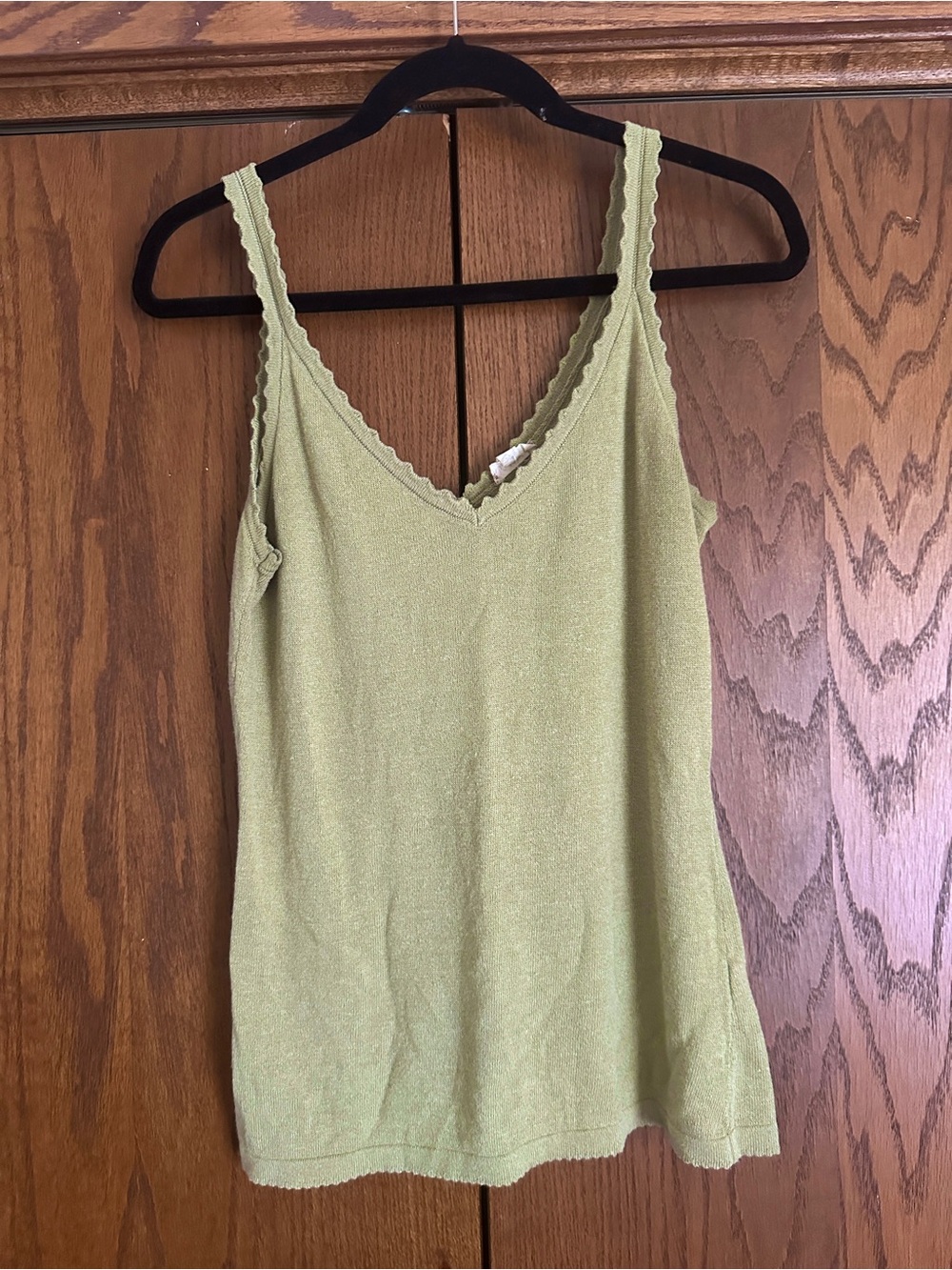 Francesca’s scalloped camisole size L in sage green | linen blend